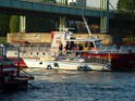 Motor Segelboot mit Motorschaden trieb gegen Alte Liebe bei Koeln Rodenkirchen P173